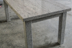 Стол на кухню из серого гранита  .Размер  180х80х80 .Цена 40000 рублей . Срок изготовления 10 дней